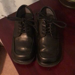 Kenneth Cole reaction boys black shoes